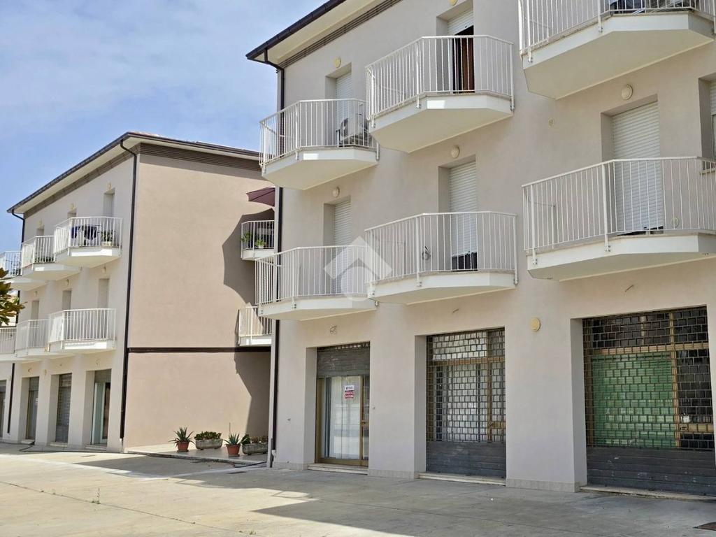 600m² Commercial property in Notaresco, Italy No. 361671