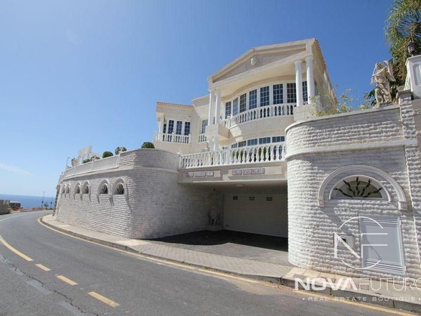 6 bedrooms House in Adeje, Spain No. 117155