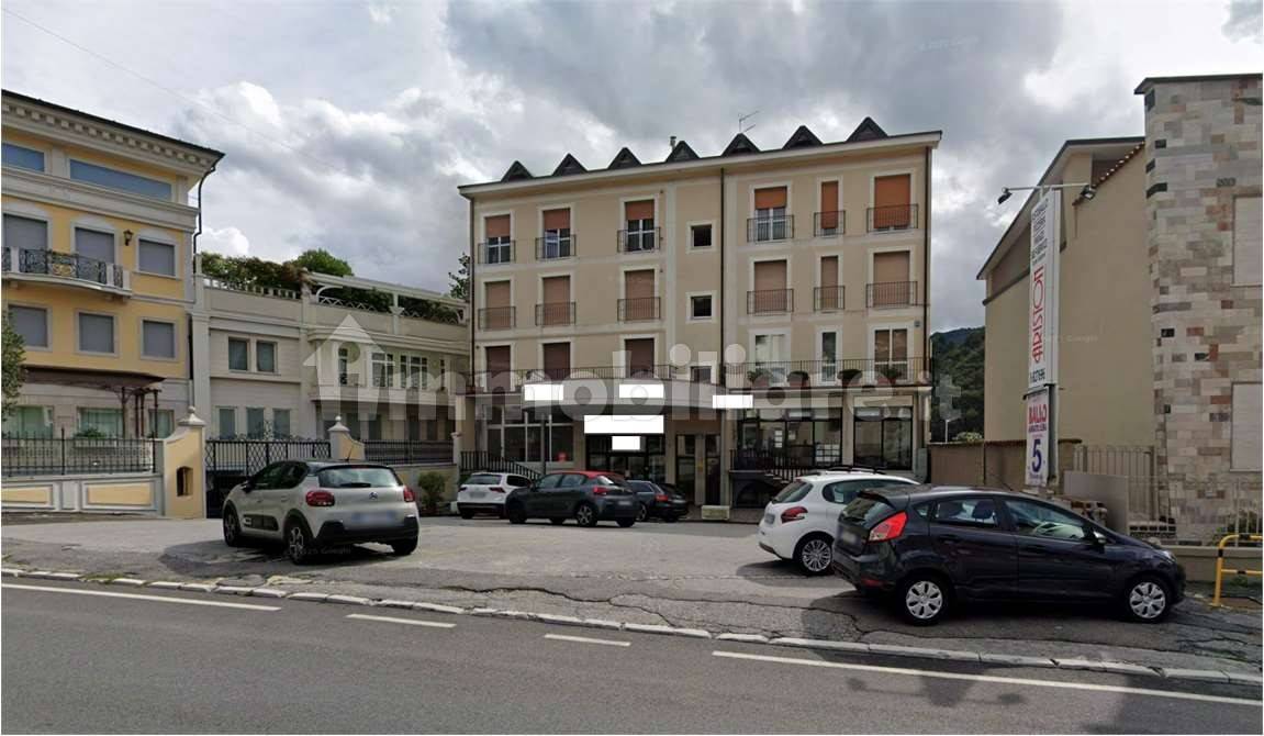 5 rooms Commercial property in Lumezzane, Italy No. 326202