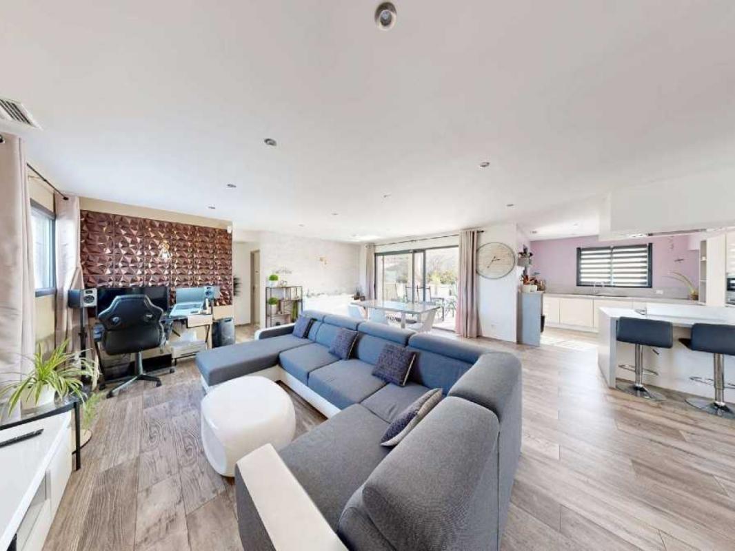 4 bedrooms House in Sauveterre, France No. 195829