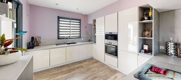 4 bedrooms House in Sauveterre, France No. 195829 2