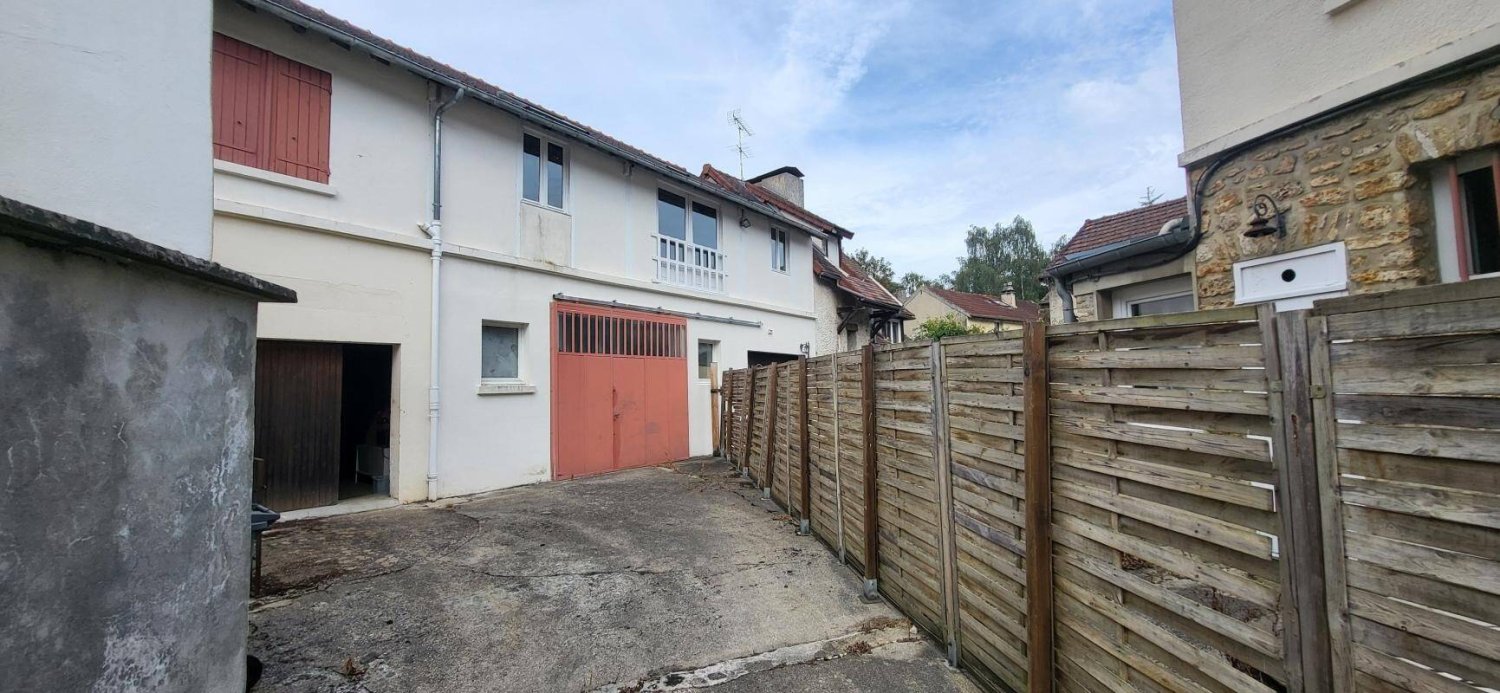 500m² Warehouse in Aigremont, France No. 178196