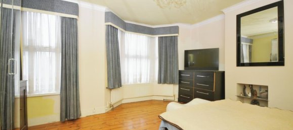 3 bedrooms House in Thornton Heath, United Kingdom No. 11593 4