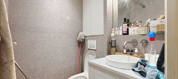 Studio in Paris, France No. 180538 3