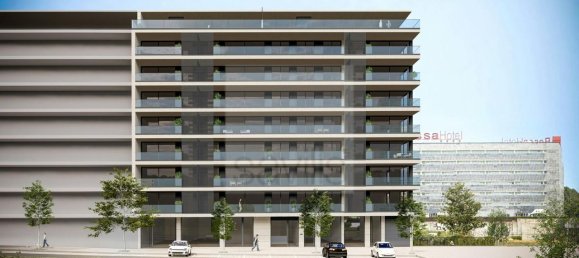 75m² Commercial property in Porto, Portugal No. 15678 4