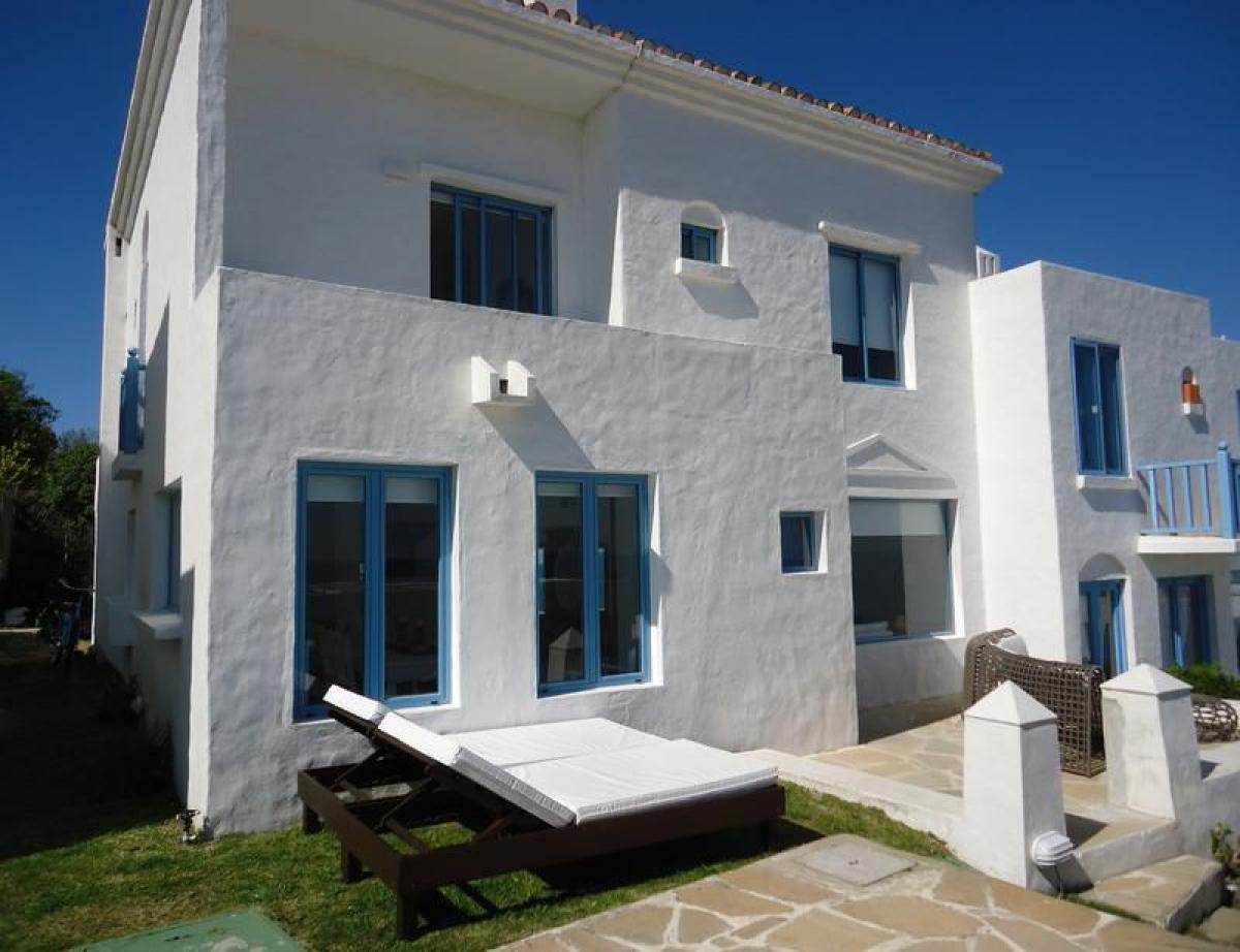 Apartamento de 3 dormitorios en Maldonado, Uruguay No. 7382