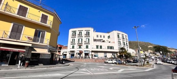 2 rooms Apartment in Pozzuoli, Italy No. 19339 4