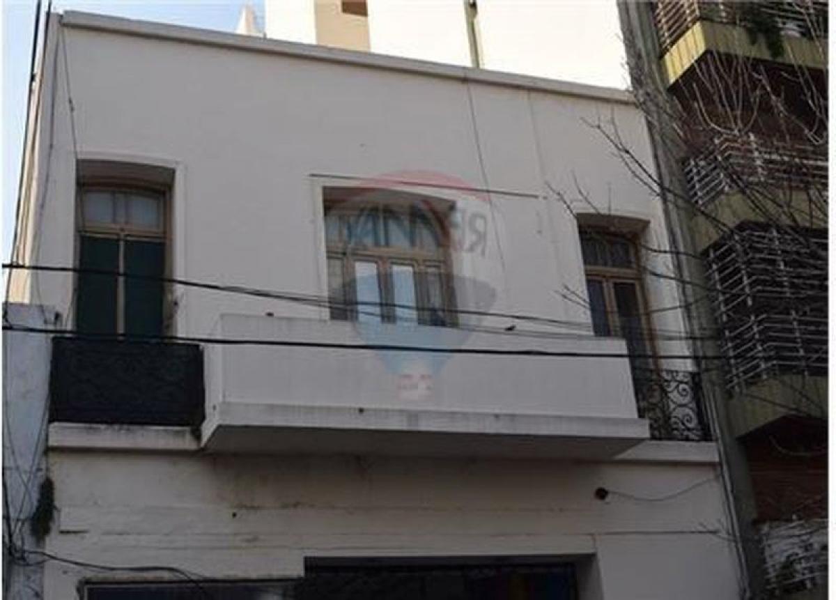 302m² Commercial property in Buenos Aires, Argentina No. 105413