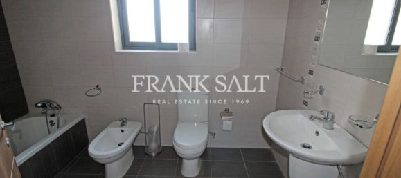 3 bedrooms Penthouse in Zabbar, Malta No. 6351 11