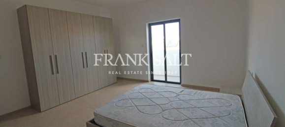 3 bedrooms Penthouse in Zabbar, Malta No. 6351 4