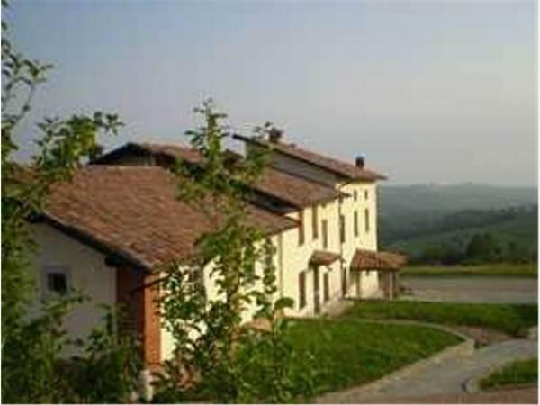 15 rooms House in Ziano Piacentino, Italy No. 23581