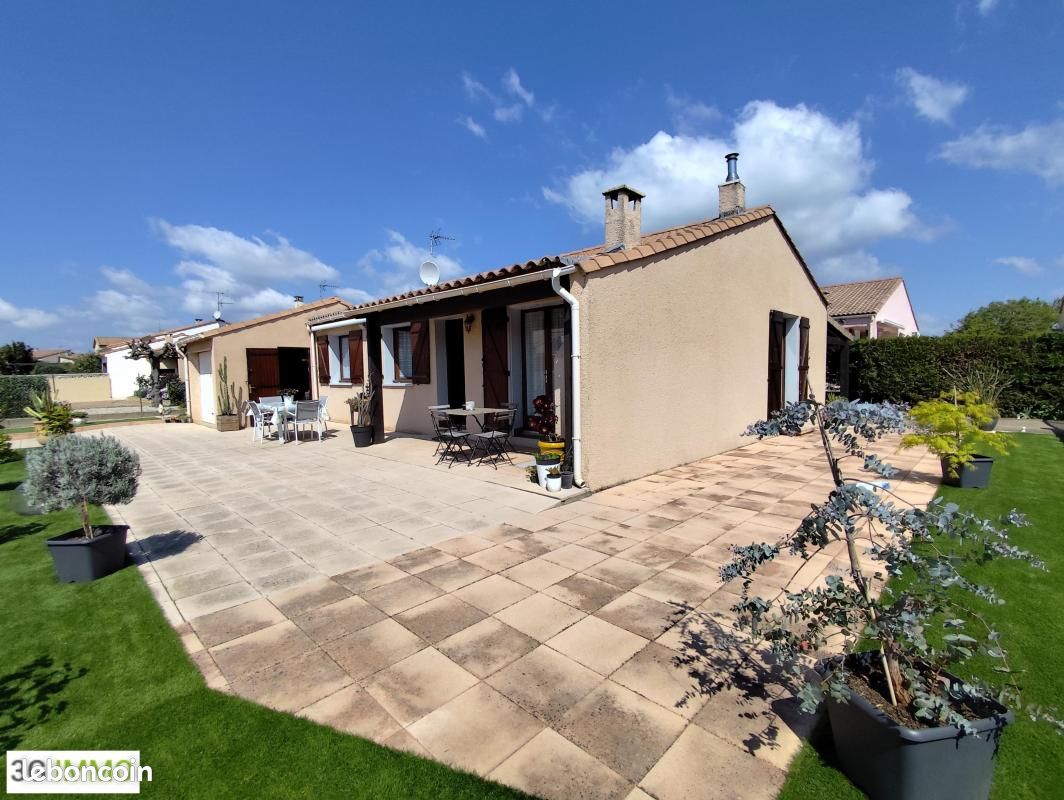 3 bedrooms Villa in Vias, France No. 202724