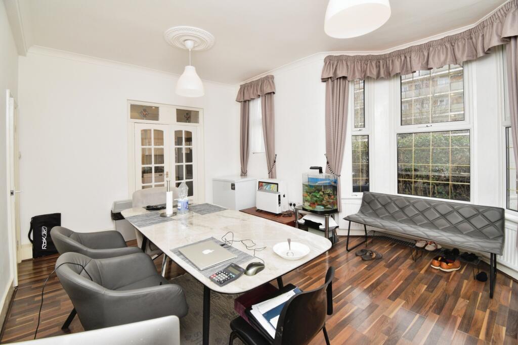 4 bedrooms House in London, United Kingdom No. 10548