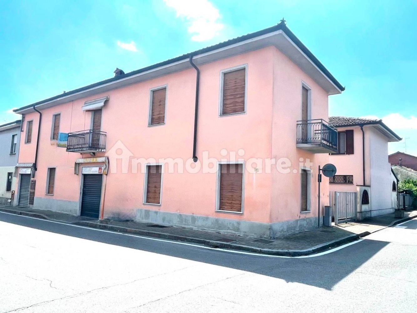 5غرفة بناية في Montanaso Lombardo, Italy رقم 312369