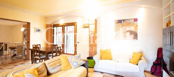 6-salle Appartement à Bologna, Italy No. 58323 7