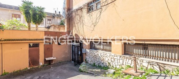 275m² Commercial property in Lariano, Italy No. 132734 3