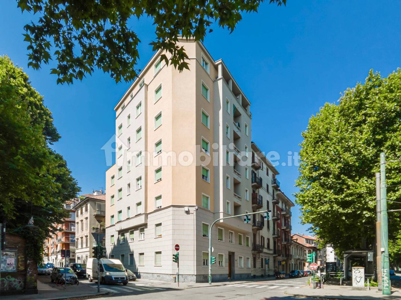 2 bedrooms Apartment in Turin, Italy No. 334653