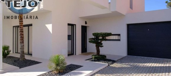 4 bedrooms House in Almada, Portugal No. 13990 19