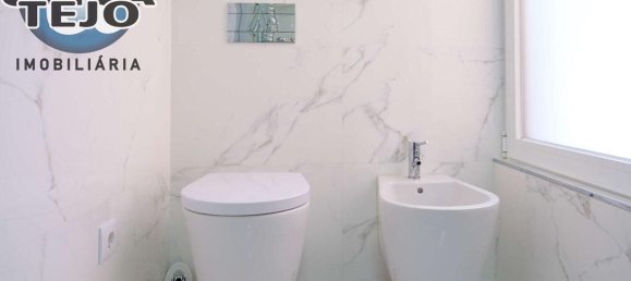 4 bedrooms House in Almada, Portugal No. 13990 41