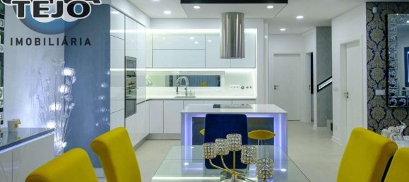 4 bedrooms House in Almada, Portugal No. 13990 18