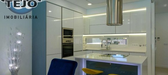 4 bedrooms House in Almada, Portugal No. 13990 25