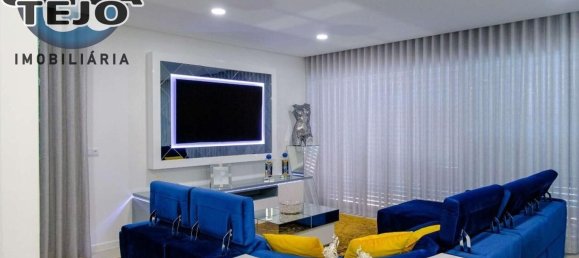 4 bedrooms House in Almada, Portugal No. 13990 15