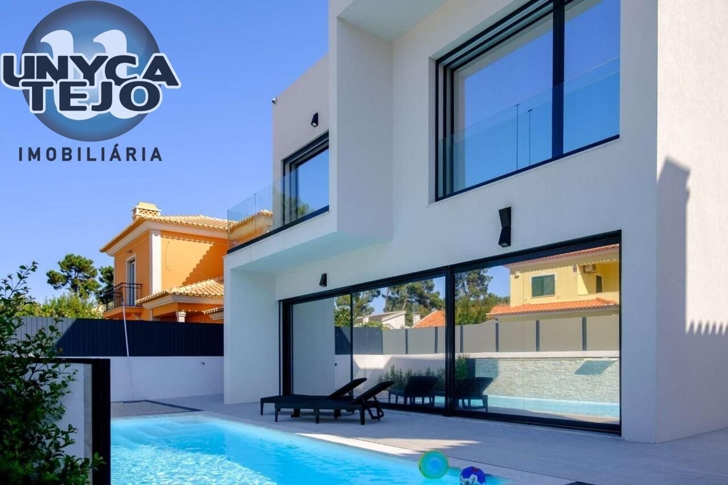 4 bedrooms House in Almada, Portugal No. 13990