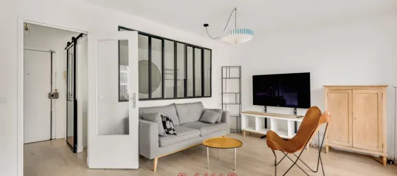 1 bedroom Apartment in Paris, France No. 352634 2