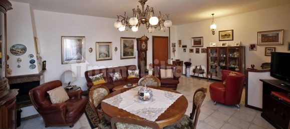 Квартира с 2 спальнями в Сомма Ломбардо, Италия № 174572 9