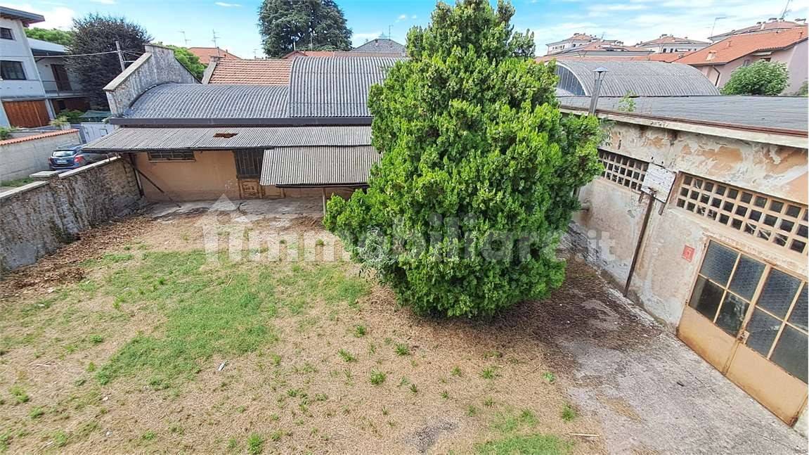 Almacén en Busto Garolfo, Italy 1000 m² No. 360200