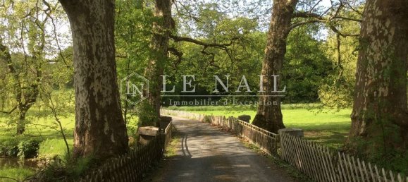 Замки и поместья с 15 спальнями в Сен-Бриё, Франция № 308744 2