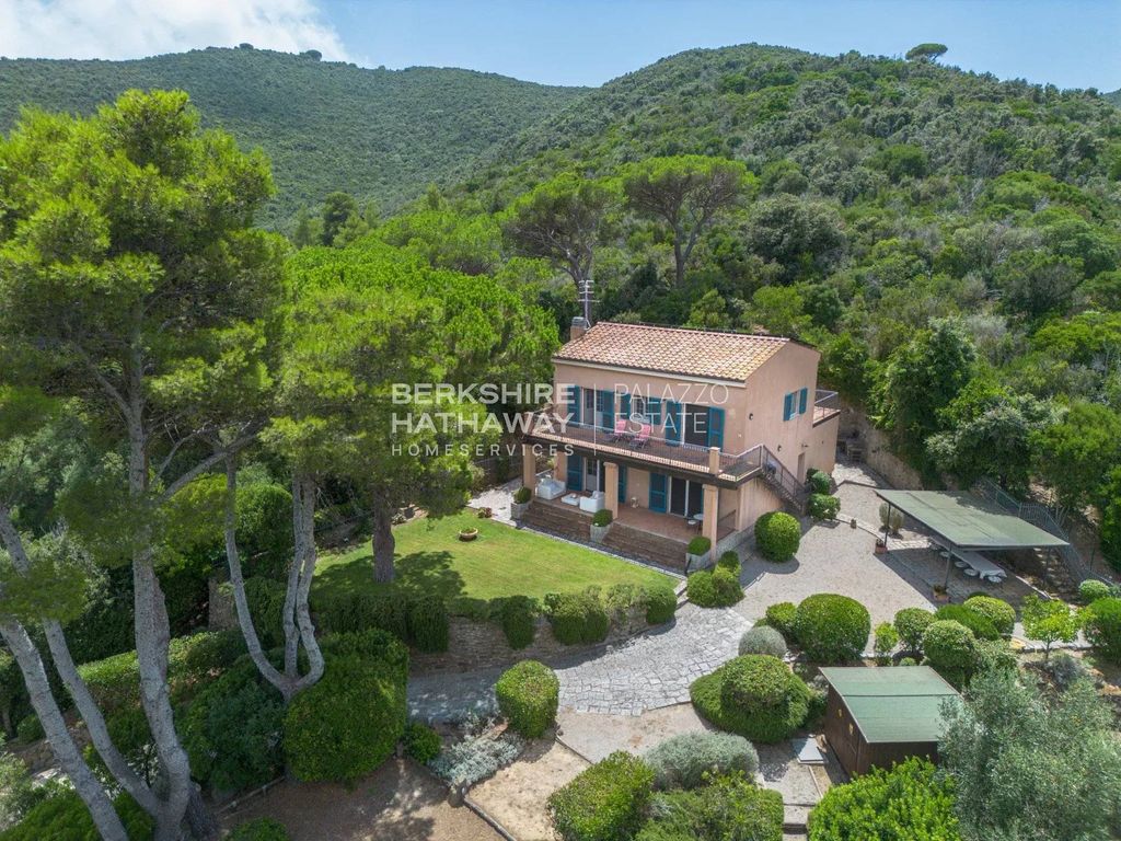 4 bedrooms Villa in Campo nell'Elba, Italy No. 302711