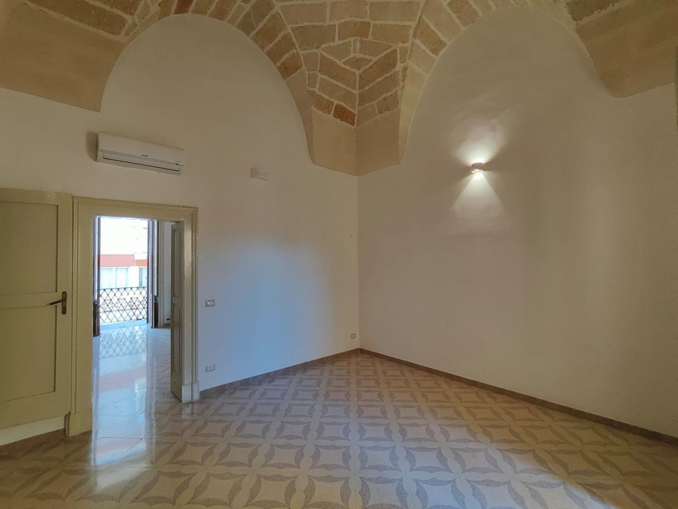 4 rooms House in Lecce, Italy No. 277370