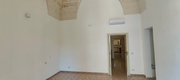 4 rooms House in Lecce, Italy No. 277370 2
