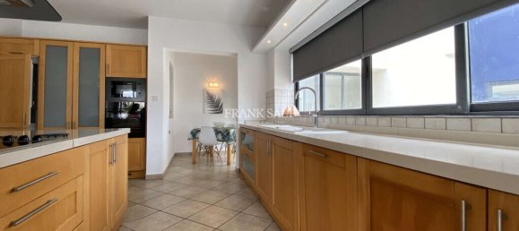 3 bedrooms Penthouse in Sliema, Malta No. 3246 3