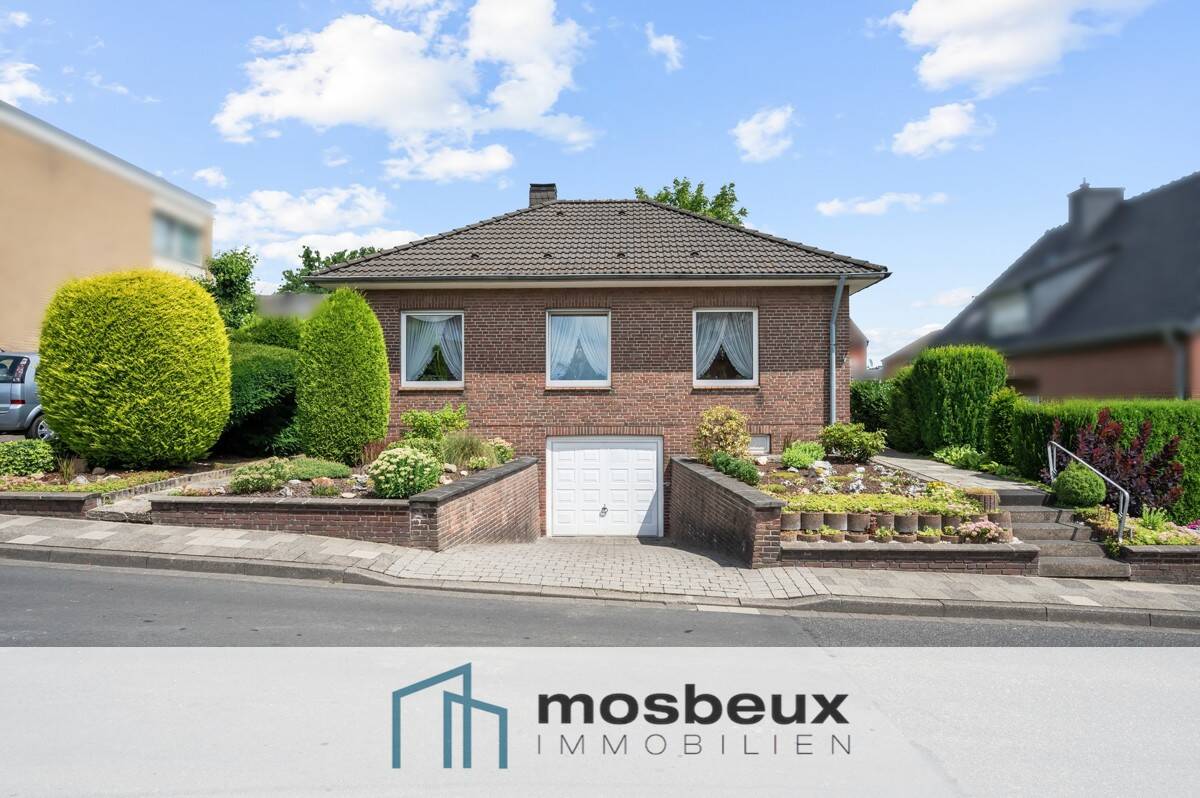 3 bedrooms Bungalow in Heinsberg, Germany No. 233604