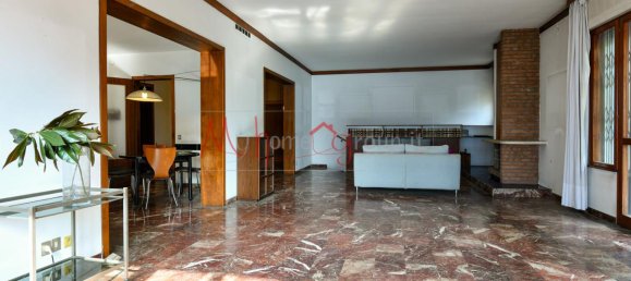 6 rooms Apartment in Padua, Italy No. 18099 2