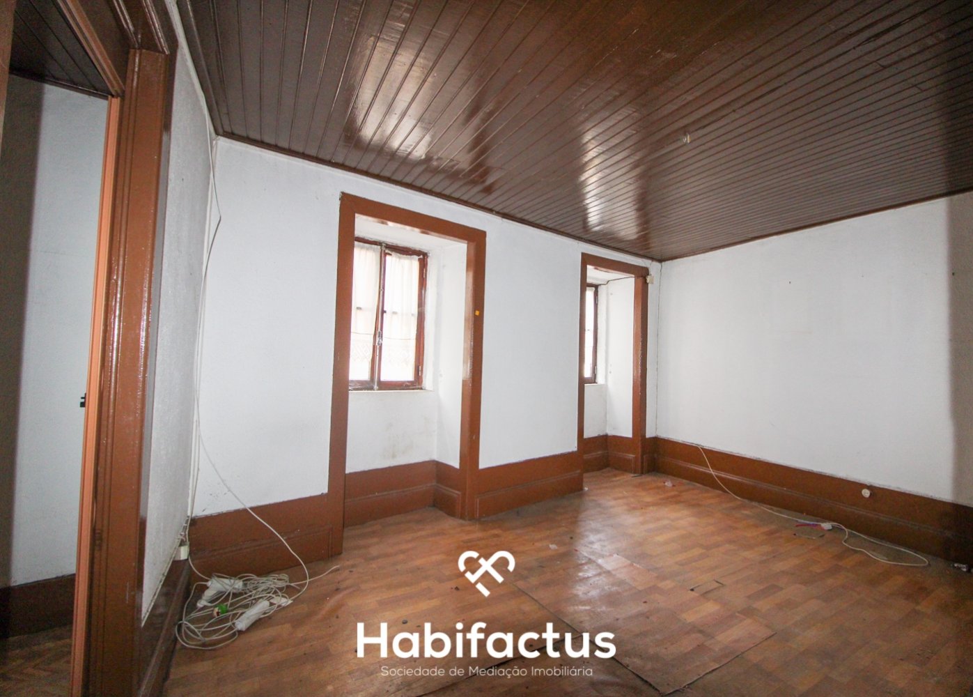 6 bedrooms Building in Viseu, Portugal No. 205321