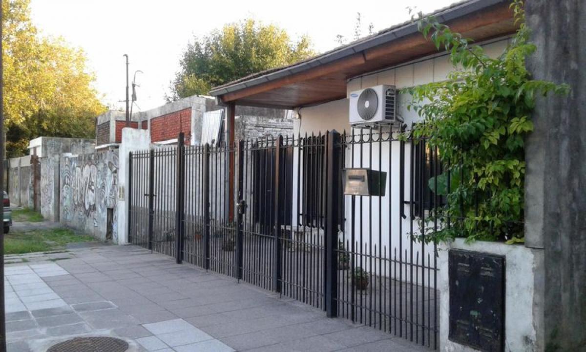 2 bedrooms House in General San Martin, Argentina No. 6982