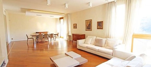 Квартира с 6 спальнями в Бергамо, Италия № 364763 4