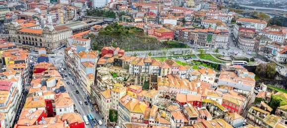 9 bedrooms Building in Porto, Portugal No. 129343 20