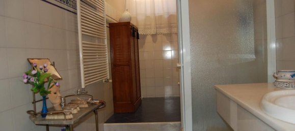 8 rooms Apartment in Carrara, Italy No. 222013 11