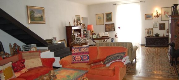 8 rooms Apartment in Carrara, Italy No. 222013 3
