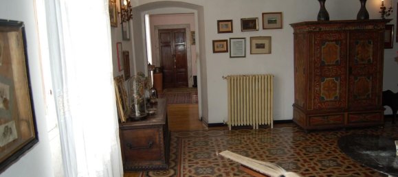 8 rooms Apartment in Carrara, Italy No. 222013 6