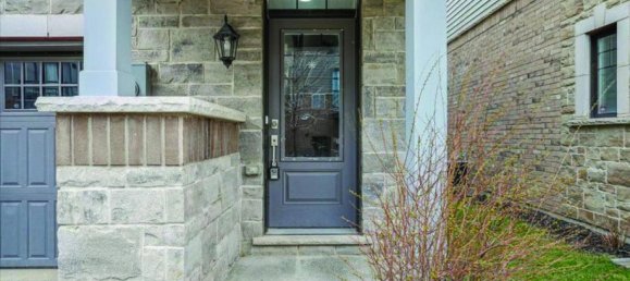 4 bedrooms House in Grimsby, Canada No. 898 8