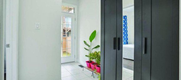 4 bedrooms House in Grimsby, Canada No. 898 10