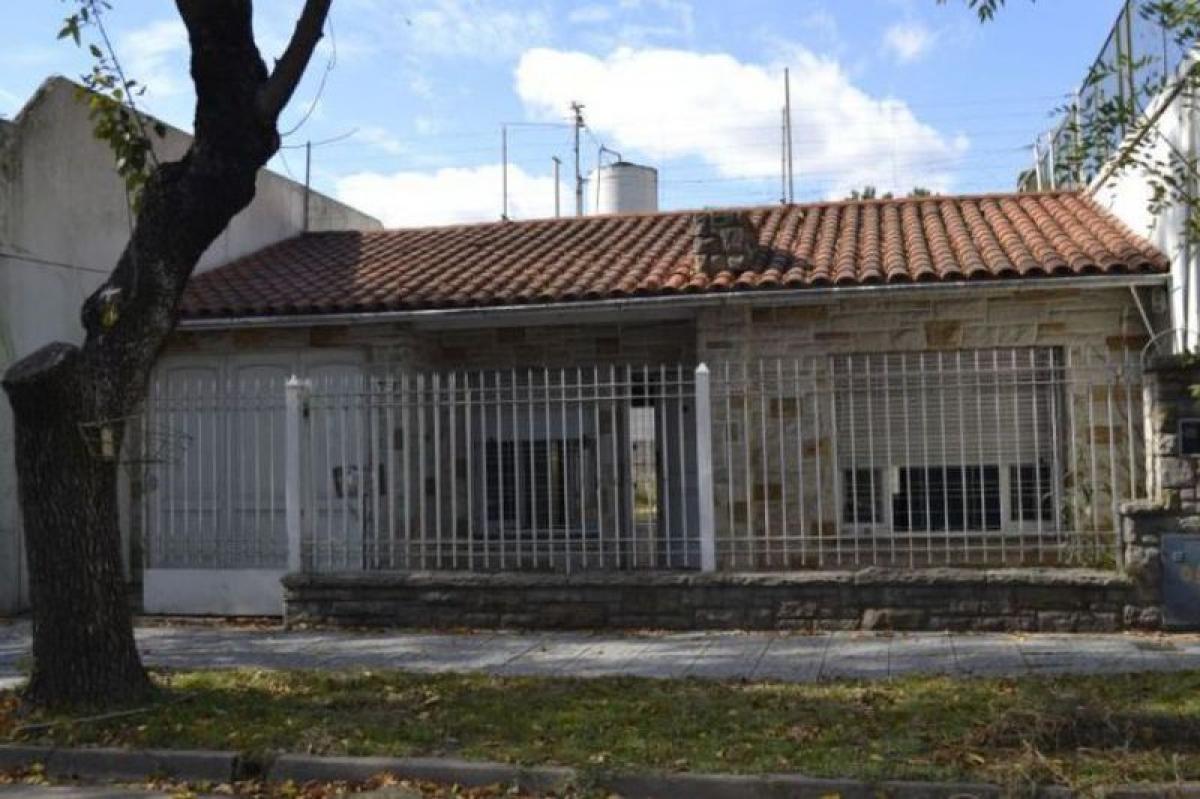 2 bedrooms House in Esteban Echeverria, Argentina No. 21295