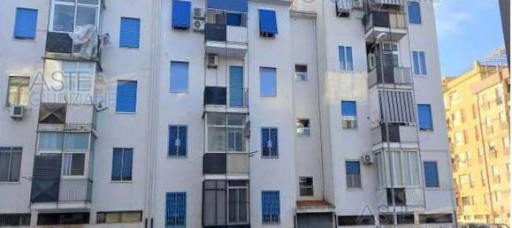 2 bedrooms Apartment in Bari, Italy No. 284580 3