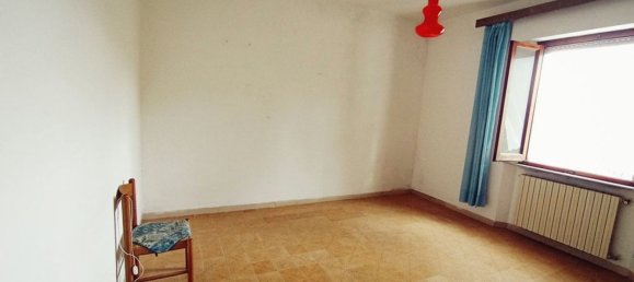 Дом с 10 комнатами в Лучиньяно, Италия № 227125 18