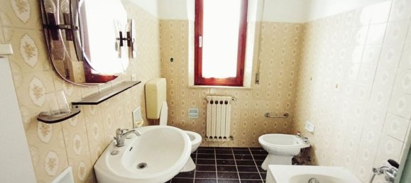 Дом с 10 комнатами в Лучиньяно, Италия № 227125 20